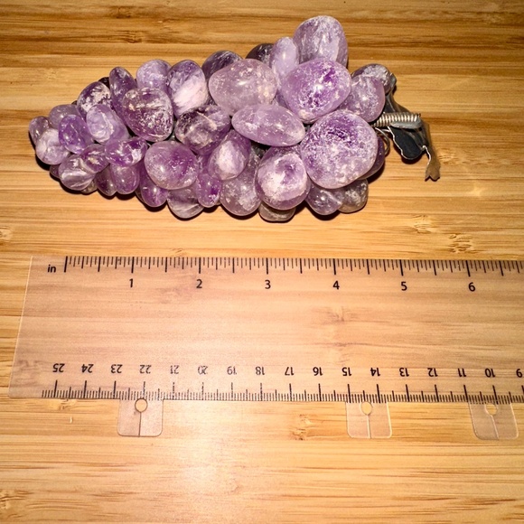 Vintage Amethyst Grape Cluster Décor – Polished Quartz Beads & Metal Leaves - Picture 3 of 3